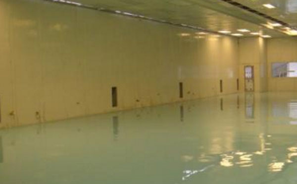 高台自流平环氧地坪中涂