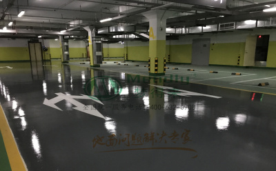 ‌旧地面翻新方案：高台环氧地坪涂层覆盖混凝土裂缝修复技术