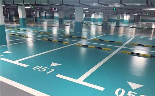 高台高台环氧地坪中涂：构筑坚固地面的关键环节